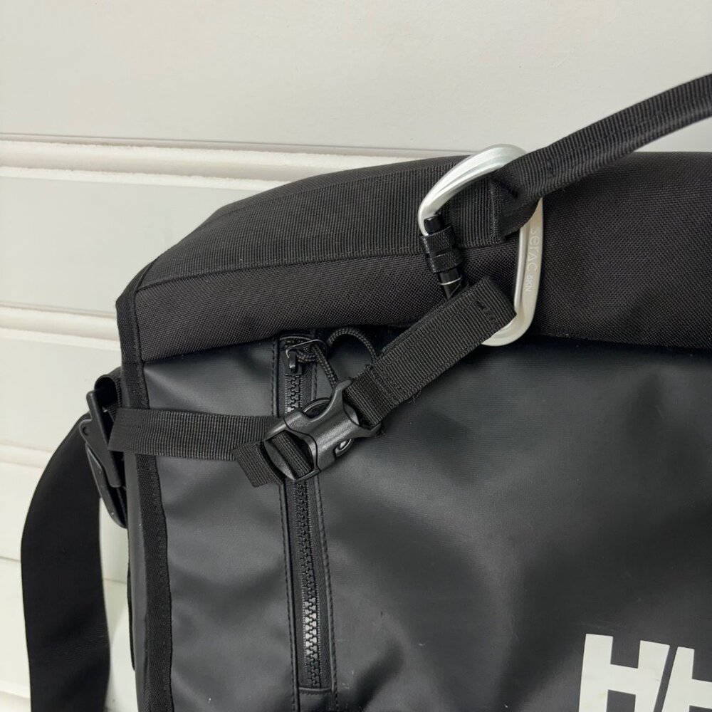 Helly Hansen Black Messenger Bag Adjustable Shoulder Strap Broken Back Zipper - Picture 4 of 16